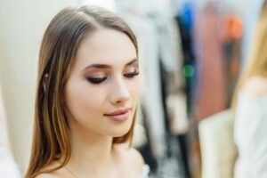 Mink Eyelash Extensions vs. Volume Lashes: Choosing the Right Style for Your Lifestyle